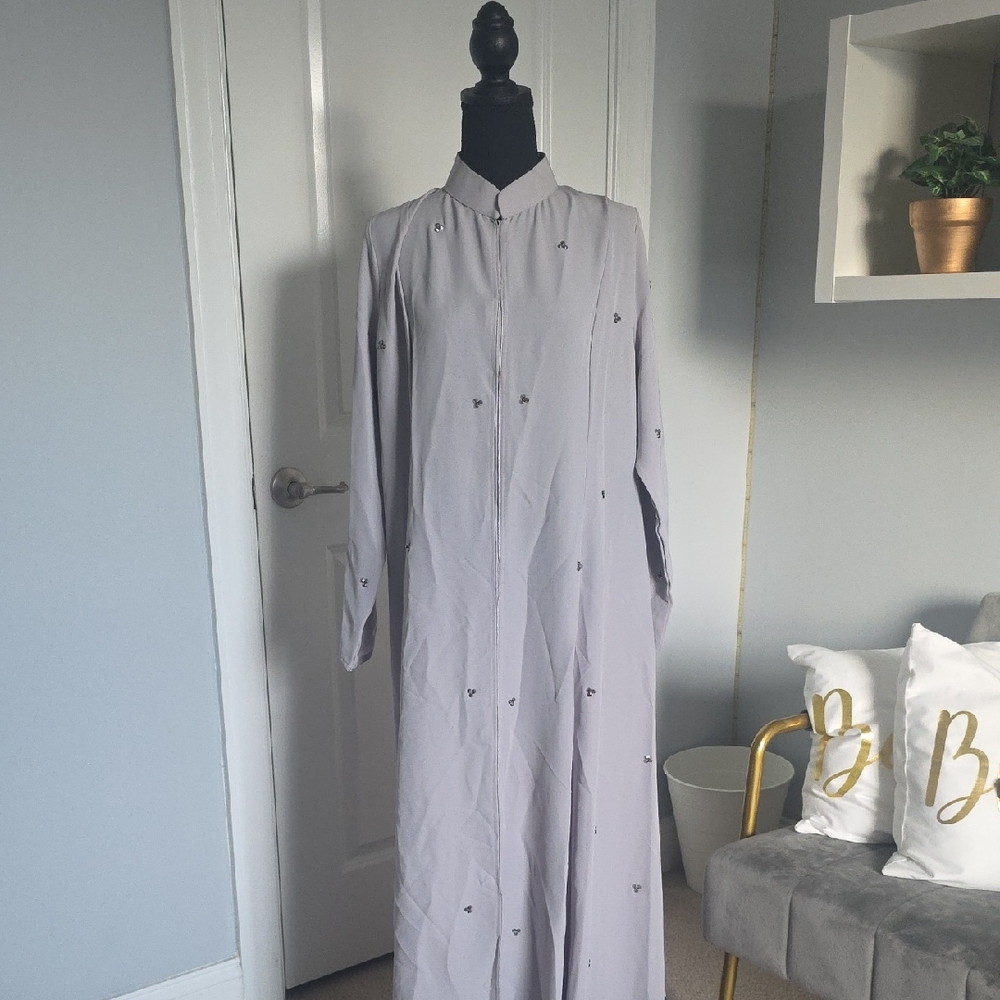 Elegant Gray Long Sleeve Gorget Abaya